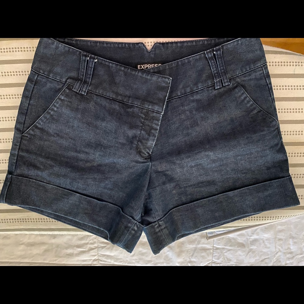 Express: Women’s Size 6 Dark Denim Shorts